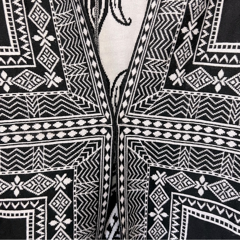 Chico's Jacquard Cocoon Chic Black & White Large Print Shawl Cardigan Jacket S/M - Picture 8 of 11